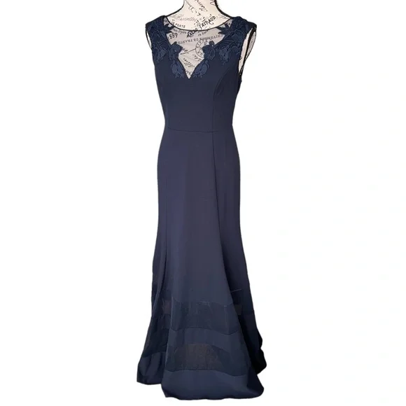 Aidan Mattox Gown - Picture 3 of 12